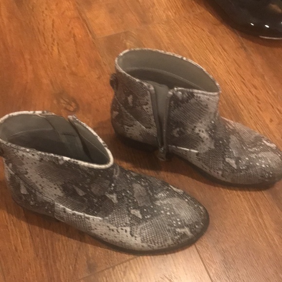Cat and jack snake skin booty size 13 - Picture 2 of 3